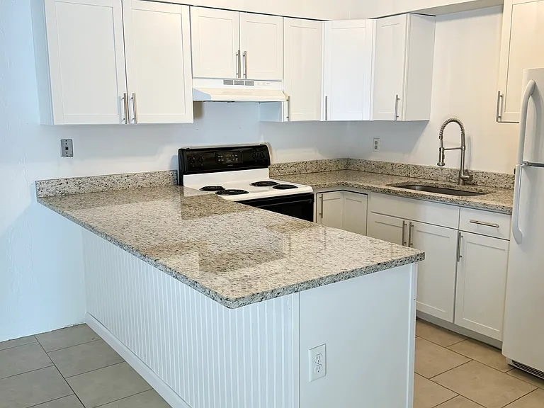 821 NW 13th St #9 — Photo 7
