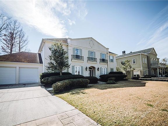 2nd image of 5 Fairway Oaks Dr