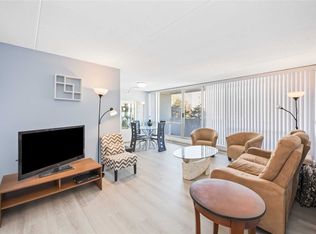 2 Glamorgan Ave #416, Toronto, ON M1P2M8