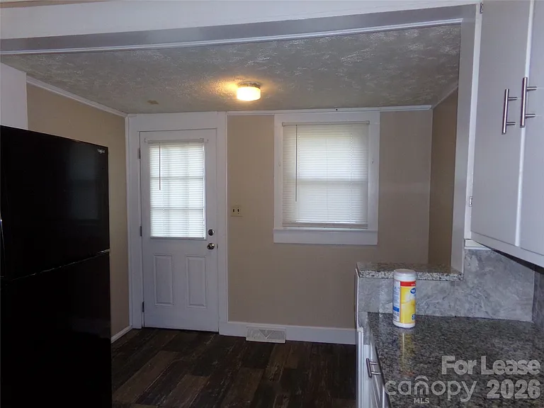 729 Spruce St — Photo 6