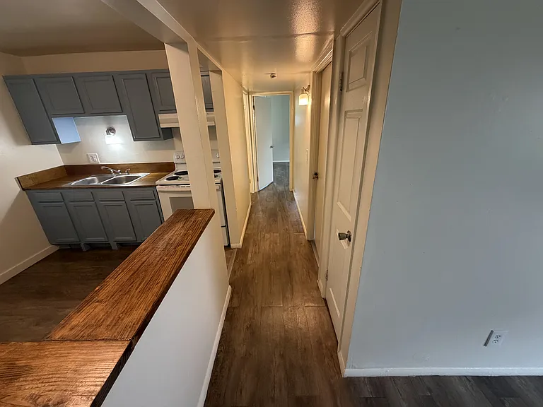 2505 Harrison Ave #4 — Photo 4