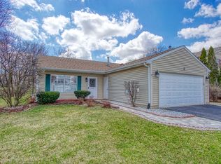 1438 Maple Ridge Ct, Carol Stream, IL 60188