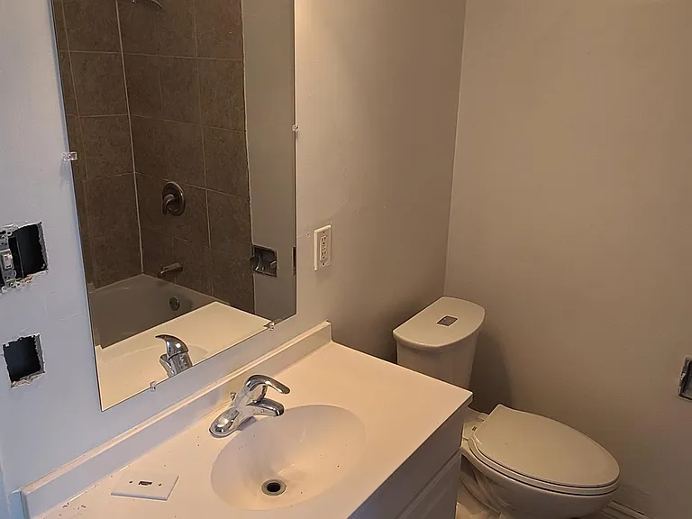 660 Hochelaga St — Photo 37
