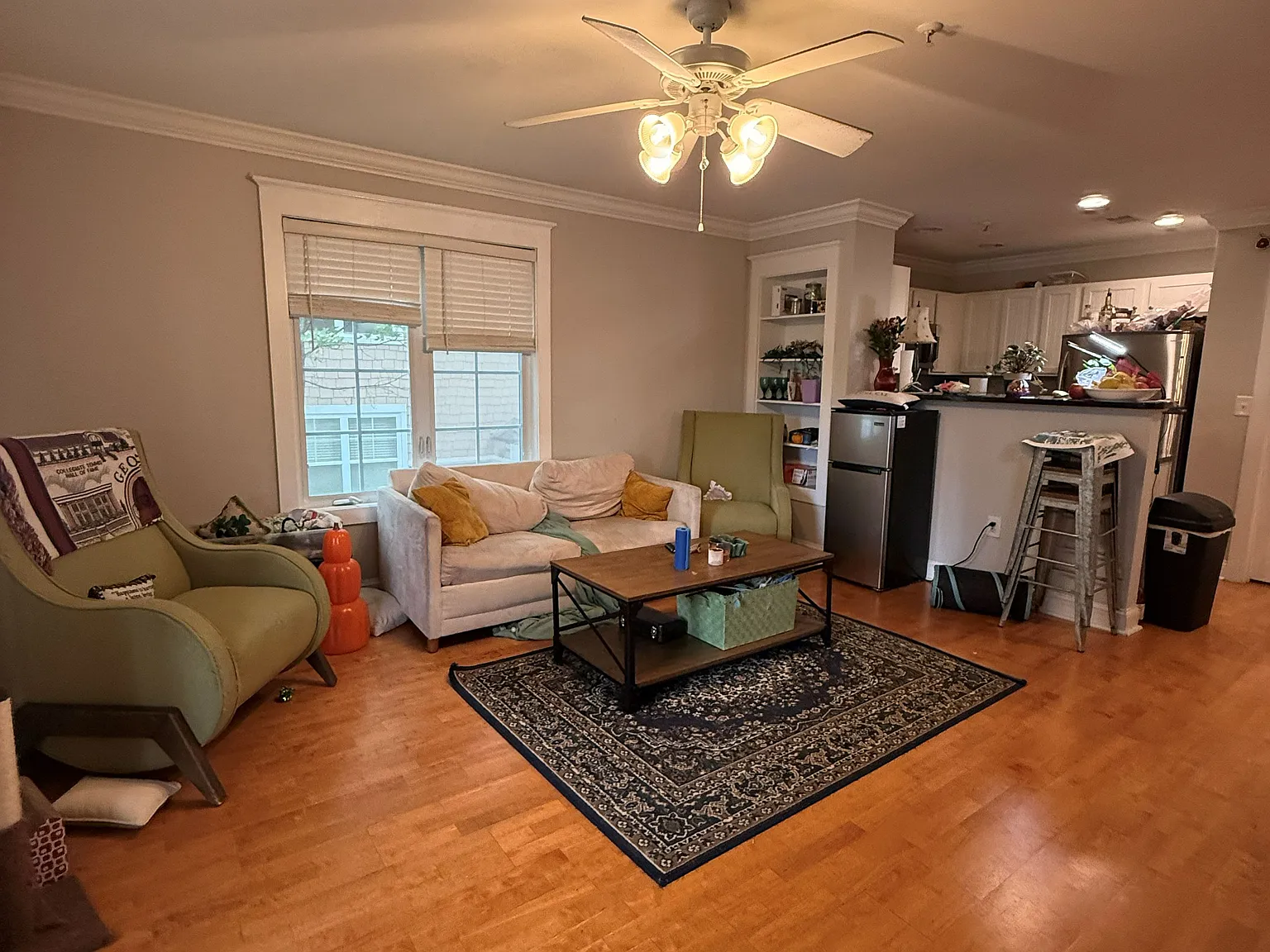 3 bed, 1406 sqft, $1,950 — Photo 1