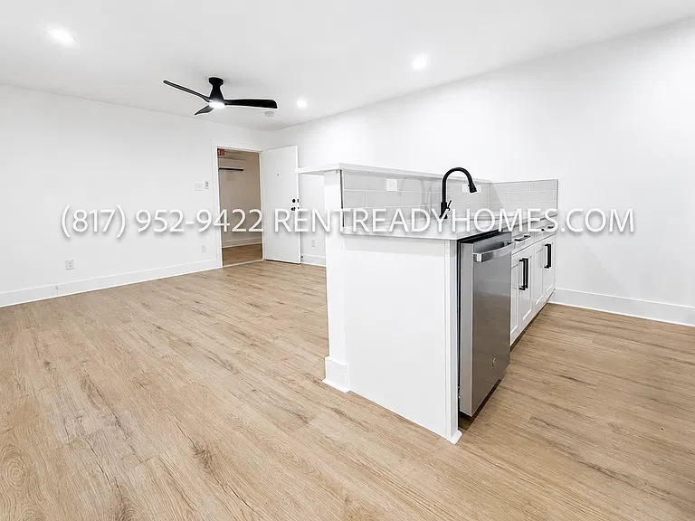 1510 W Jefferson Blvd #207 — Photo 3