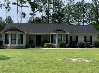 63 W Kelly Ln, Hazlehurst, GA 31539