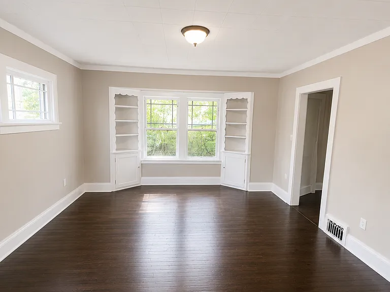 1462 Parkhill Rd — Photo 4