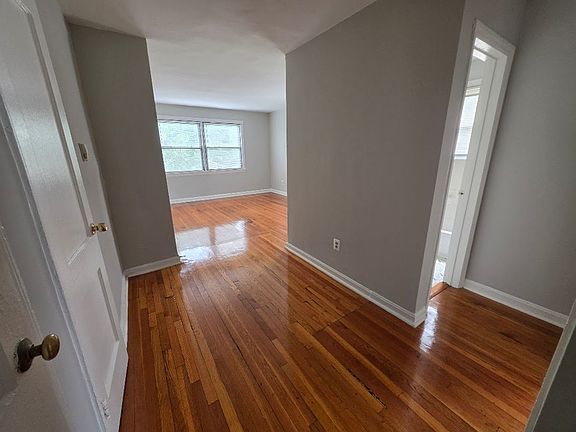 4th image of 429 Burbank St SE #4