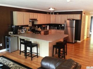 43 Victorian Ln, Medford, NY 11763