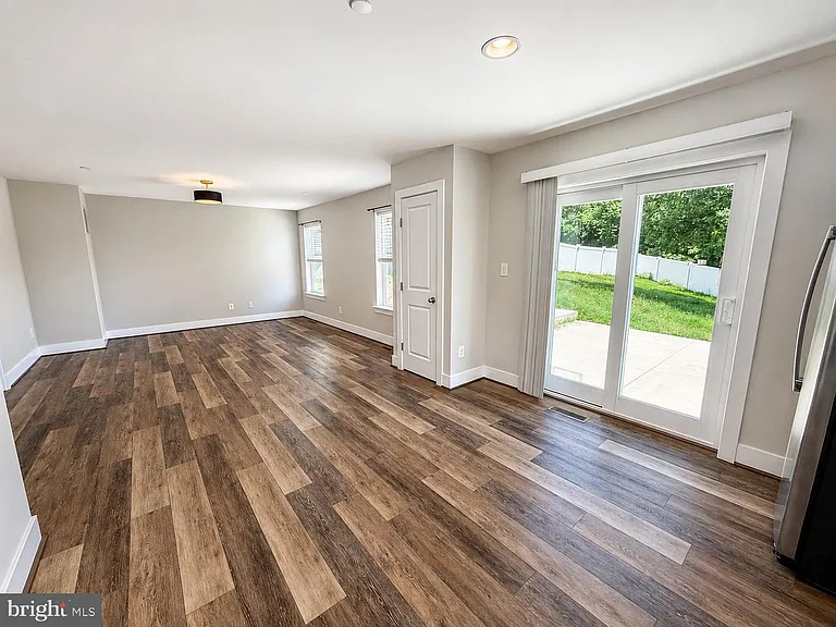 5707 Lowell St — Photo 10
