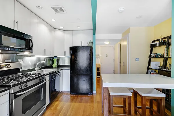 Sold by HomeDax Real Estate | media 3