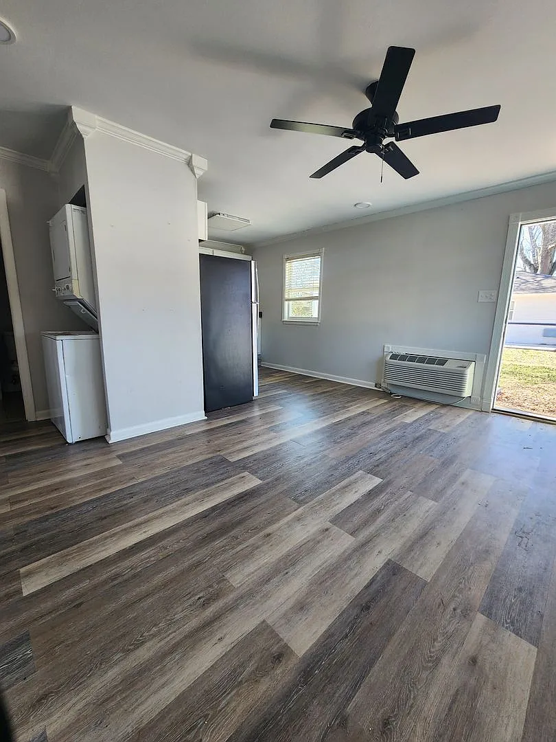1506 Oakwood Ave NE — Photo 4