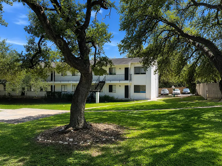 Southland Apartments — Photo 2