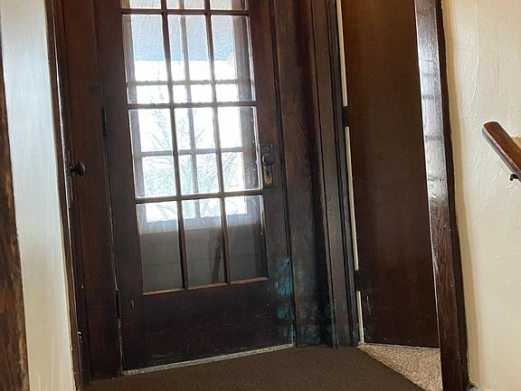 2nd image of 1605 Larchmont Ave #Up