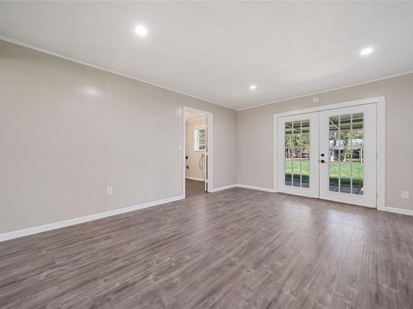 104 County Road 2401, Hull, TX 77564