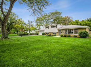 3807 Rugen Rd, Glenview, IL 60025