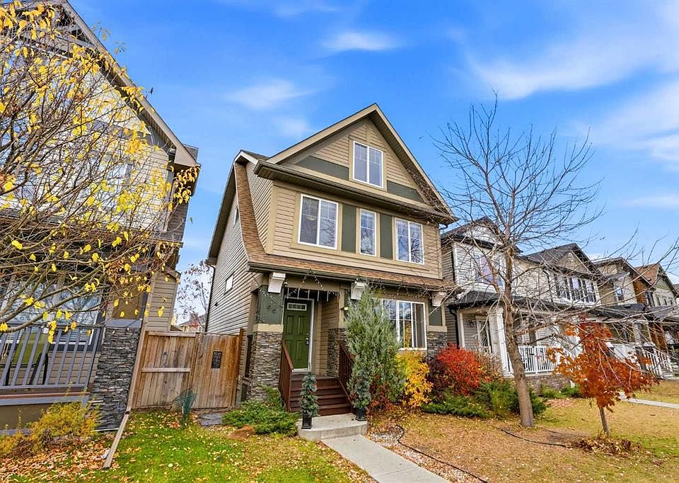 1st image of 96 E Copperpond Rise SE