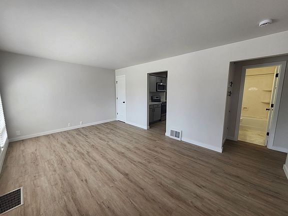 4th image of 706 Coast St