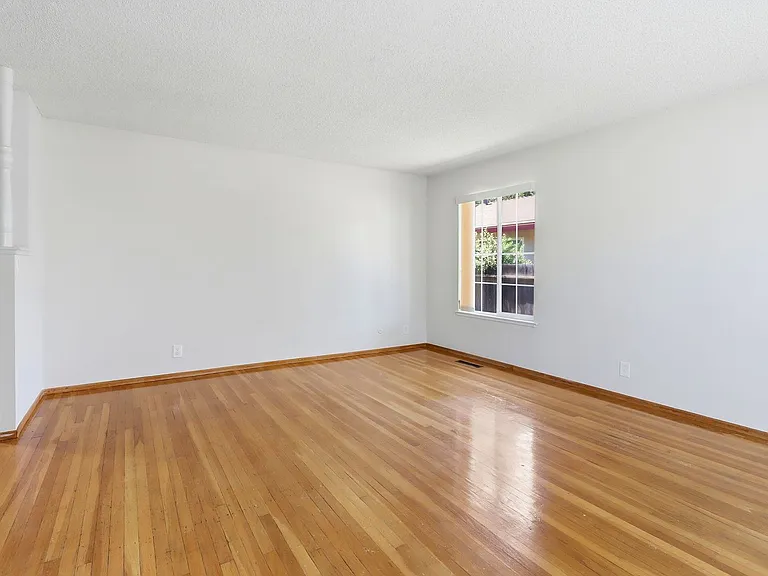 1571 Finch Way — Photo 8