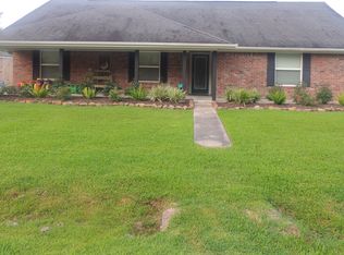 102 Woodsong St, Bridge City, TX 77611