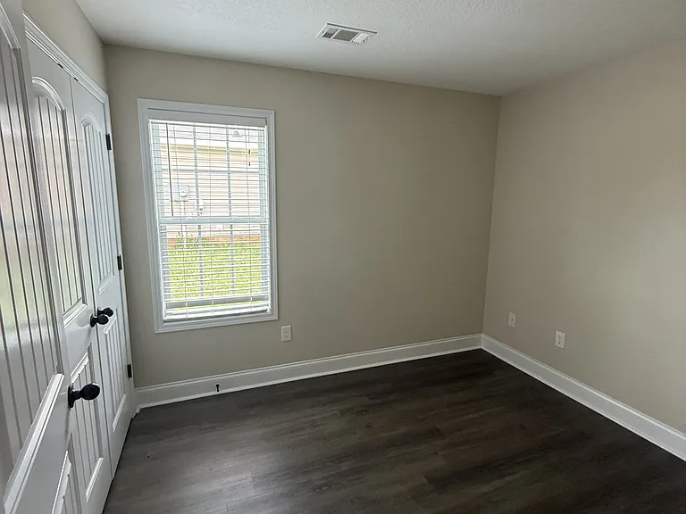 108 Ellington Ct — Photo 11