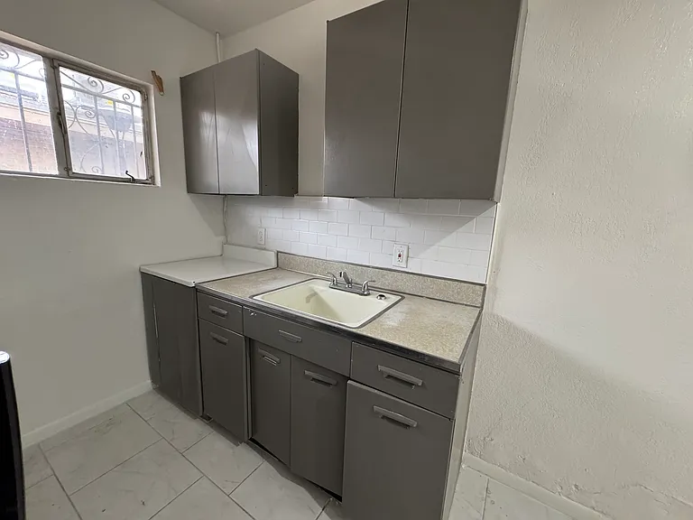 1501 N Oregon St #5 — Photo 6