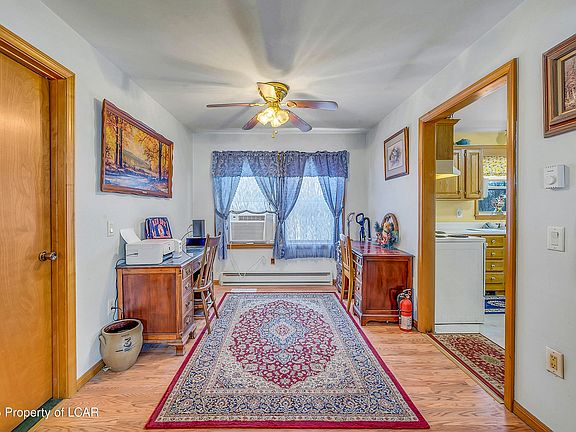 5th image of 239 E 23rd St