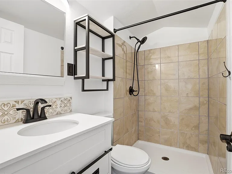 334 Wooster Ave — Photo 30