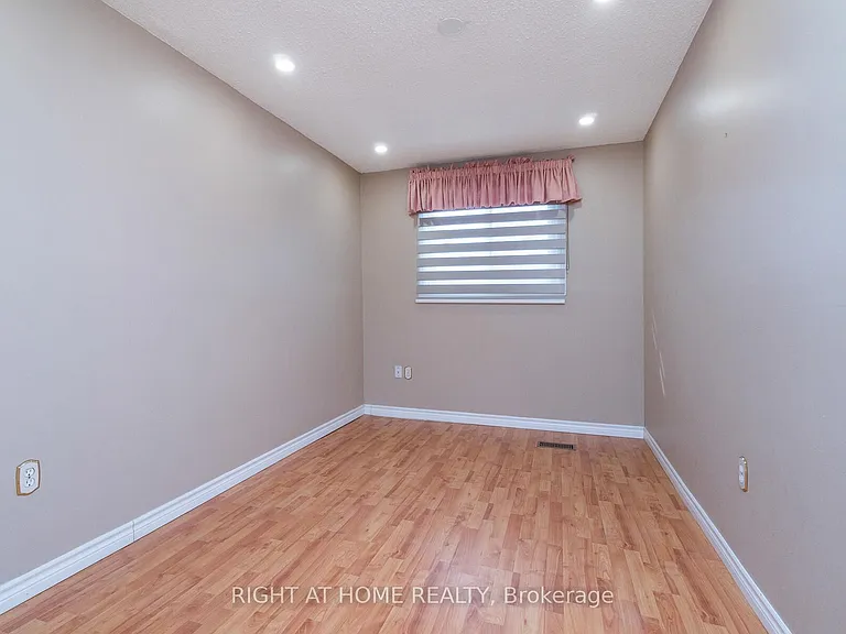 2035 Carleton Ct — Photo 11