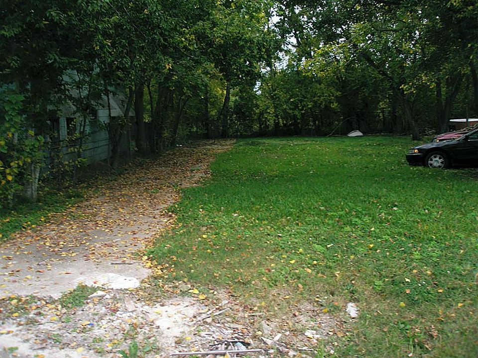 2nd image of 6113 Grace Ln