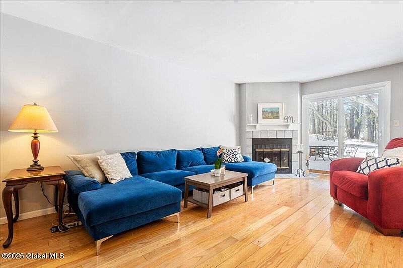 3rd image of 4014 Chaucer Place