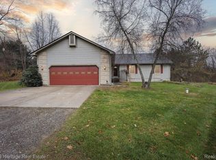 5904 W Allen Rd, Fowlerville, MI 48836