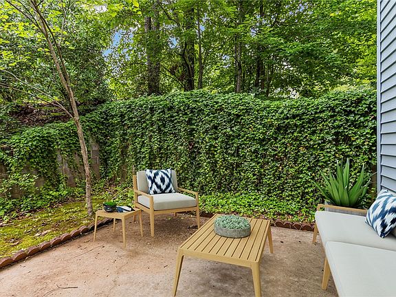 3rd image of 102 Rock Knoll Dr