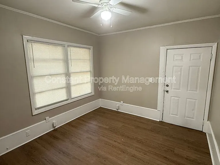 614 W Poplar St — Photo 16