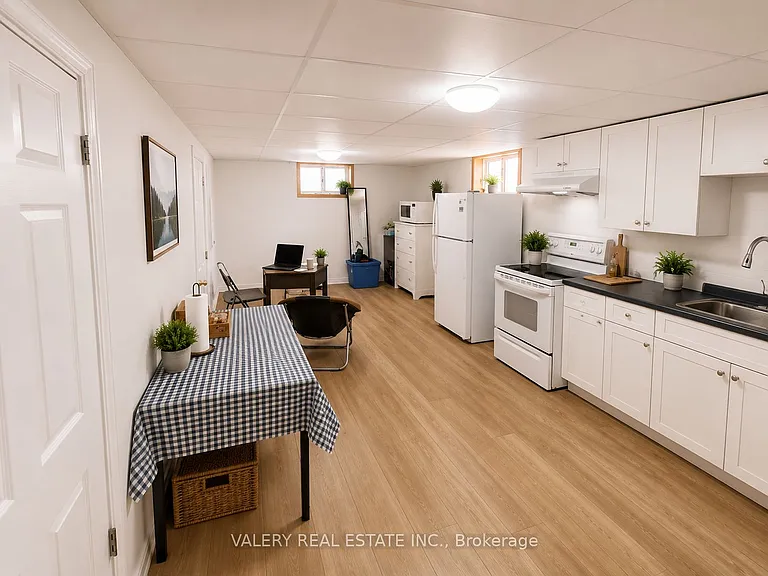 374 Edmonton St E #2 — Photo 9