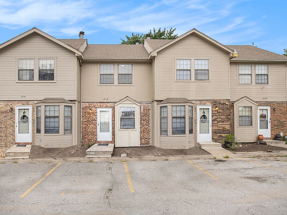1st image of 1715 SW Parkridge Dr #Townhouse
