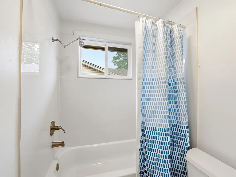 1275 W 4th Ave — Photo 25
