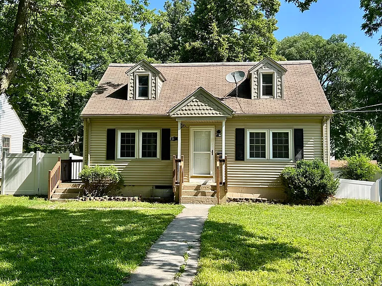 317 Wood St — Photo 1