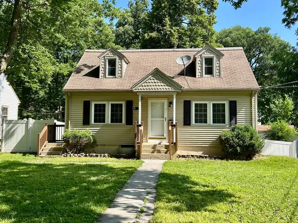 317 Wood St, Dekalb, IL 60115