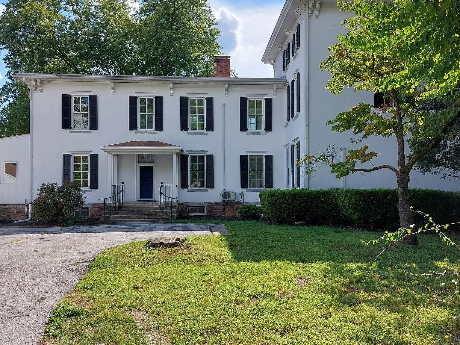 5 bed, 3.5 bath, 4864 sqft, $4,200 — Photo 1