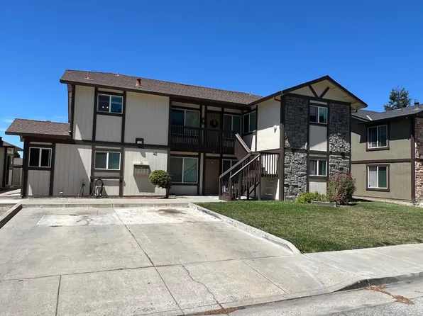 40 Locust Ave, Hollister, CA 95023