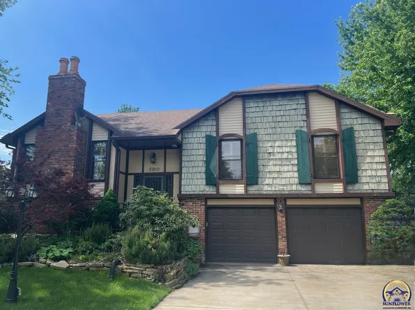 3919 SE Skylark Ct, Topeka, KS 66605
