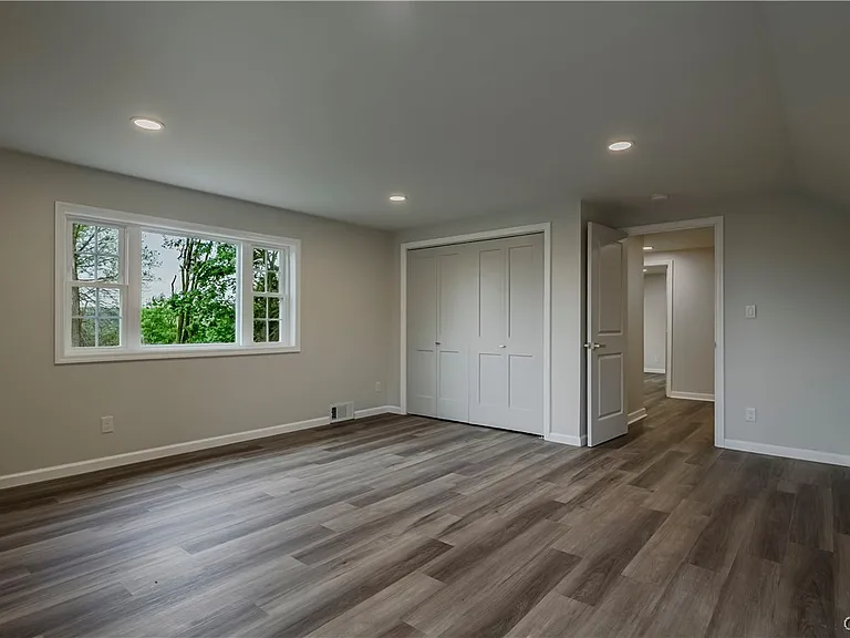 8 Terrace Hill Dr — Photo 42