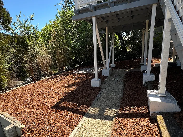 209 Sunnyside Ave — Photo 3