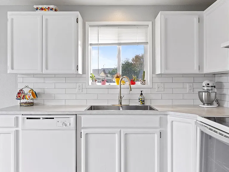 6320 Candlestick Dr — Photo 9