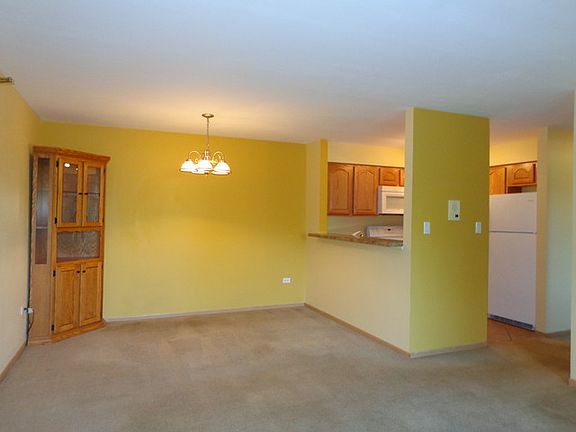 3rd image of 1910 Country Dr APT 202
