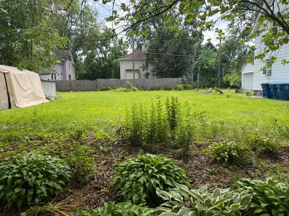 918 Lane Blvd, Kalamazoo, MI 49001
