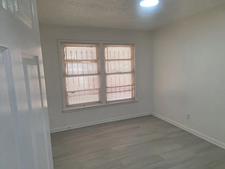 5912 Maceo Ln — Photo 9