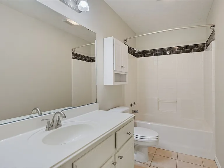 1208 Markham Ln — Photo 10