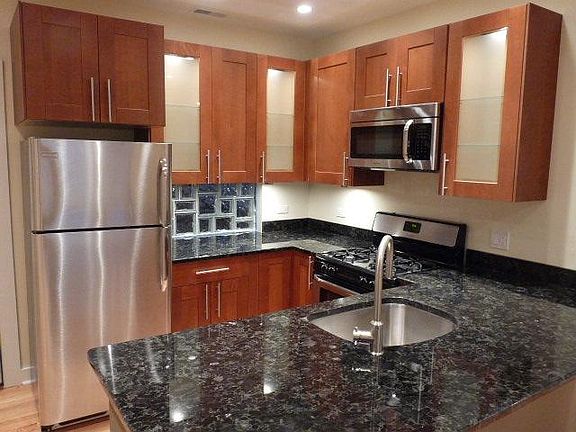 2nd image of 949 N Kedzie Ave #2